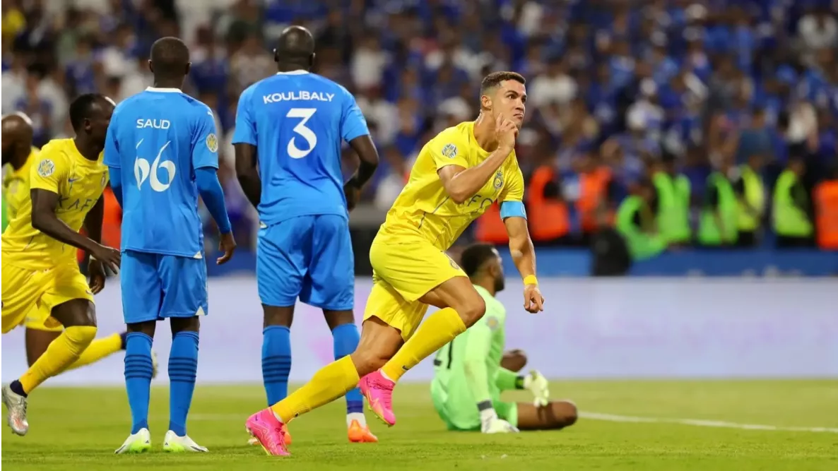 تهديد بغياب ثلاثي النصر عن لقاء الهلال